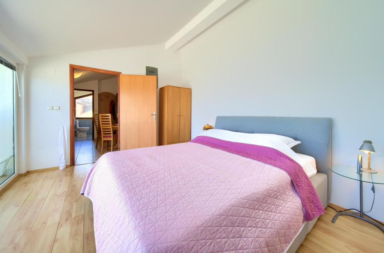 נייביצה Apartments Dundo מראה חיצוני תמונה