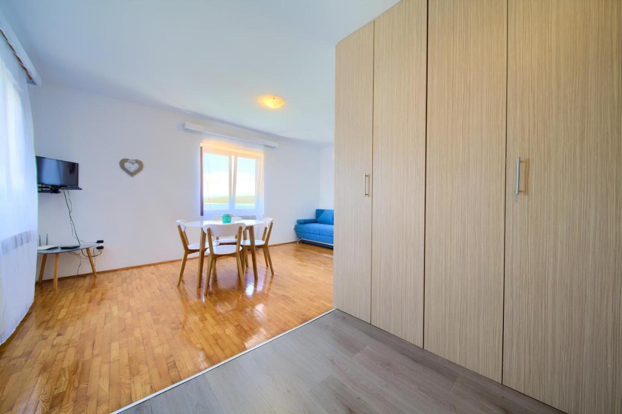 נייביצה Apartments Dundo מראה חיצוני תמונה