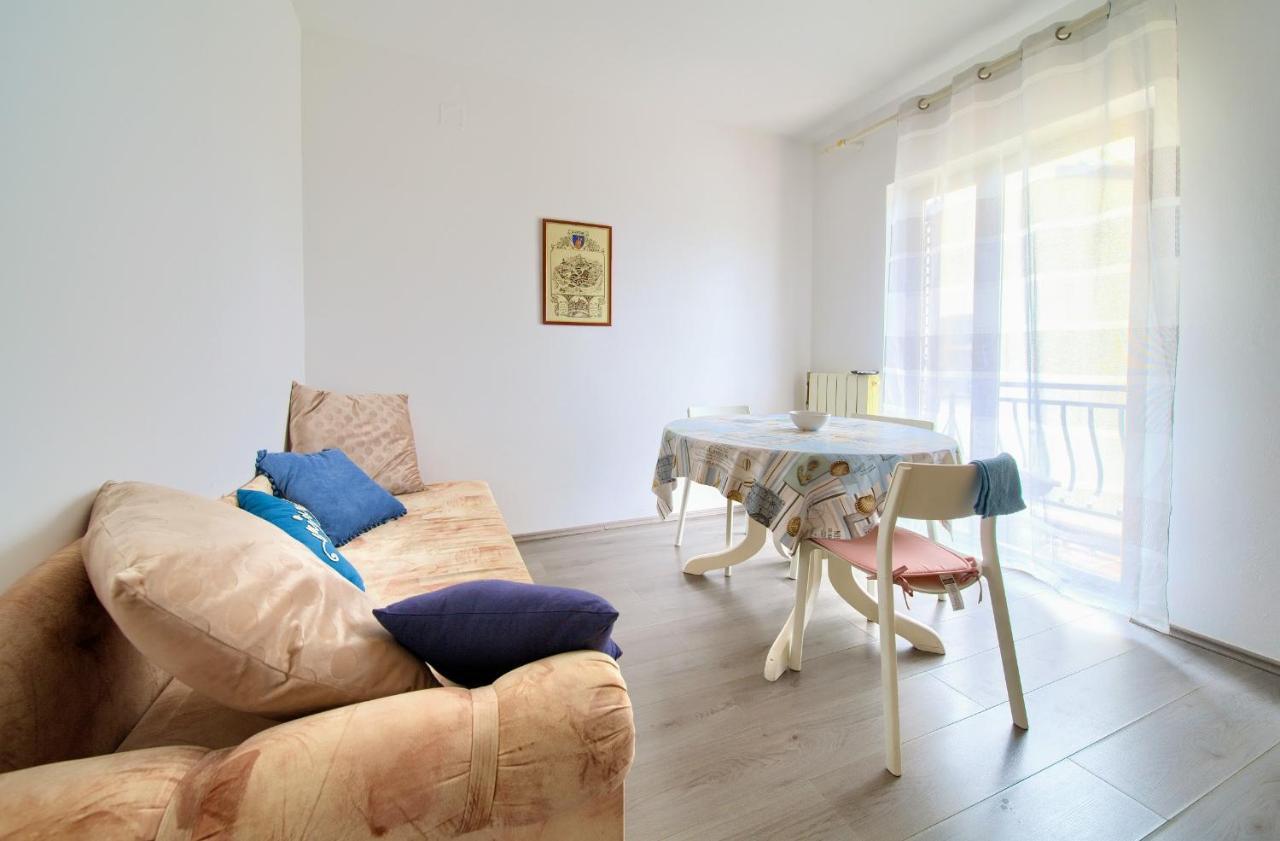 נייביצה Apartments Dundo מראה חיצוני תמונה