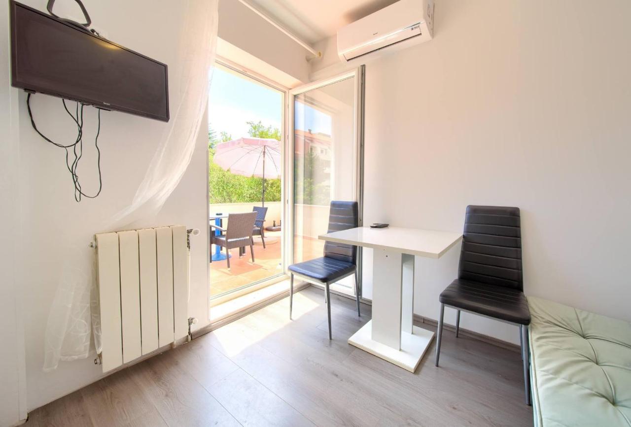 נייביצה Apartments Dundo מראה חיצוני תמונה